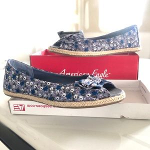 American Eagle Floral Flats